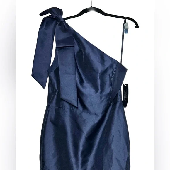 NWT Alfred Sung Bow One-Shoulder Satin Trumpet Gown in Navy, D794, Size 12R - Picture 6 of 15